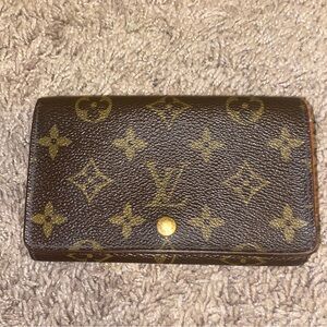 LV WALLET